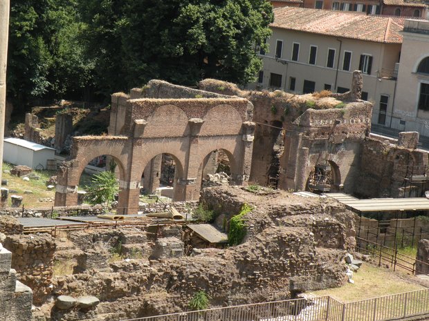  vestiges de constructions en brique